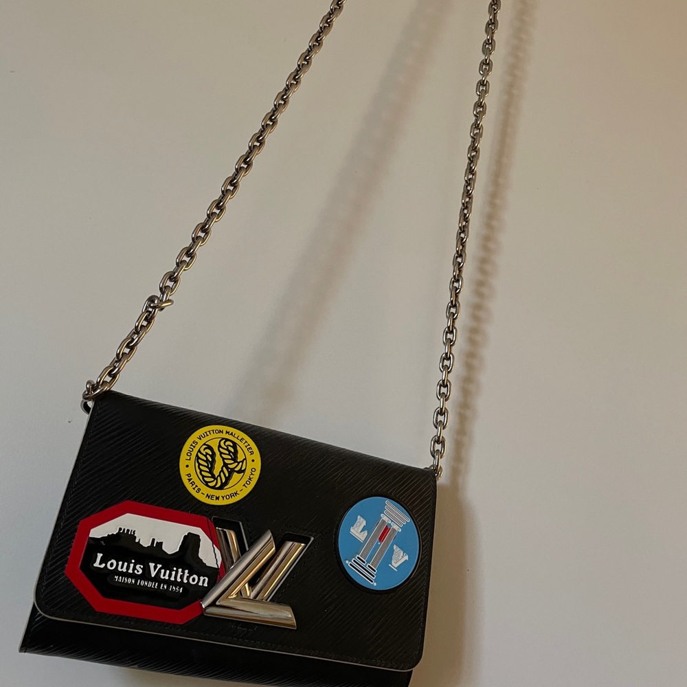 Louis Vuitton Authentic Fold-Over Chain Clutch